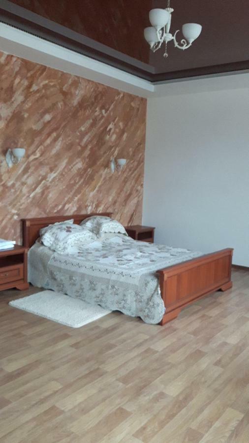 Киевская 43 Apartment Khorol Bagian luar foto